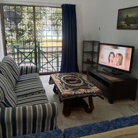 Pd Bayu Beach Resort Private Service Apartment Петалинг Джая Екстериор снимка