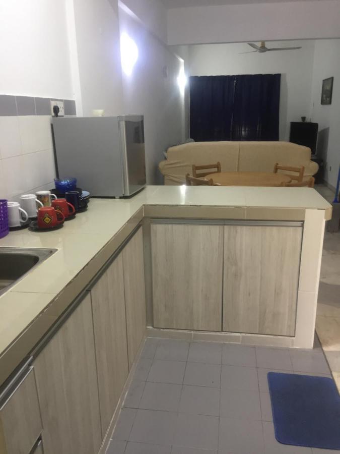 Pd Bayu Beach Resort Private Service Apartment Петалинг Джая Екстериор снимка