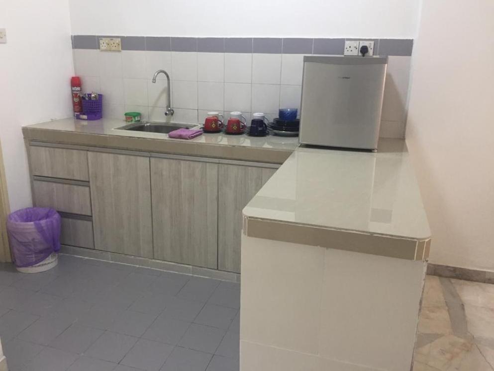 Pd Bayu Beach Resort Private Service Apartment Петалинг Джая Екстериор снимка